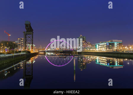 zuzukneifen Brücke Clyde Blick bei Nacht Stadtbild Stockfoto