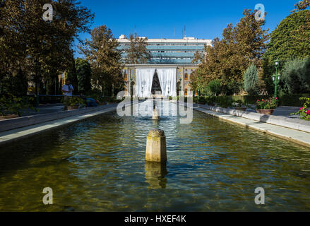 Marmor-Thron (Takht e Marmar) Gebäude aus dem Jahr 1806 im Auftrag von Fath Ali Shah, Teil des Golestan Palast in Teheran Stadt, Iran Stockfoto