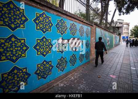 Anti-amerikanische Graffiti an der Wand des ehemaligen US-Botschaft in Teheran Stadt, Hauptstadt von Iran und Teheran Provinz Stockfoto