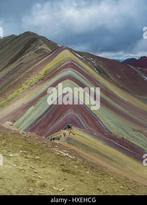 Schöne Aussicht auf den Regenbogen-Berg, aka Vinicunca, in der Region von Cusco, Peru Stockfoto