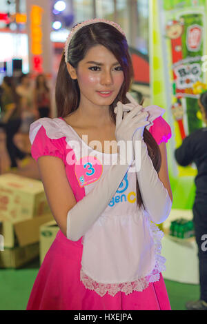 BANGKOK - Okt. 19: Eine unbekannte Moderatorin Pose in Thailand BIG Game Show Festival 2013 am 19. Oktober 2013 im Siam Paragon, Bangkok, Thailand. Stockfoto