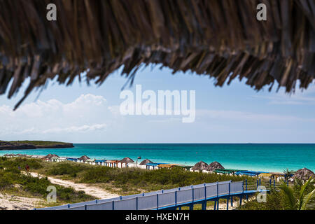 Gehen Sie Weg, Playa Pilar, einer der schönsten Strände auf der Karibikinsel Kuba. Stockfoto