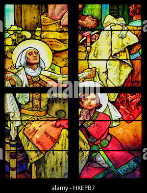 Jugendstil Glasfenster von Alfonse Mucha (1860-1939) im Norden Kirchenschiff der St.-Veits-Dom, Prag, Tschechische Republik. Stockfoto