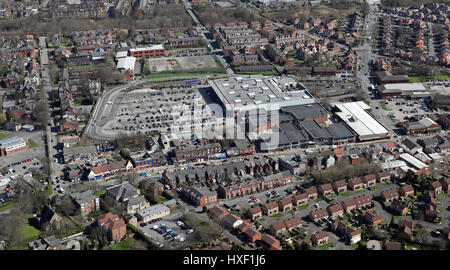 Luftaufnahme des Cheetham Hill Town Centre, Großbritannien Stockfoto