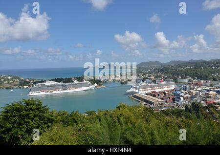 CASTRIES, St. LUCIA CARIBBEAN 19. Januar 2015: große Ozeandampfer in Hauptstadt von St. Lucia Stockfoto