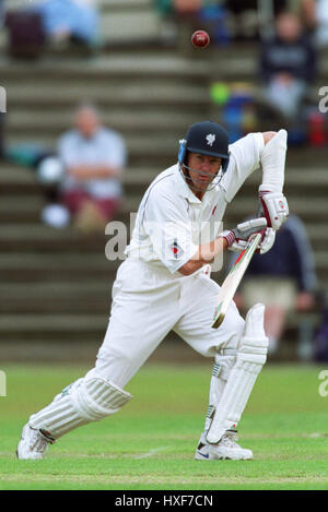 PETER BOWLER SOMERSET CCC SCARBOROUGH ENGLAND 19. Juli 2000 Stockfoto