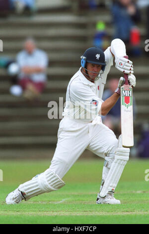 PETER BOWLER SOMERSET CCC SCARBOROUGH ENGLAND 19. Juli 2000 Stockfoto