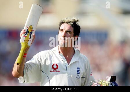 KEVIN PIETERSEN macht Jahrhundert ENGLAND V Australien die Asche Londoner BRIT OVAL 12. September 2005 Stockfoto