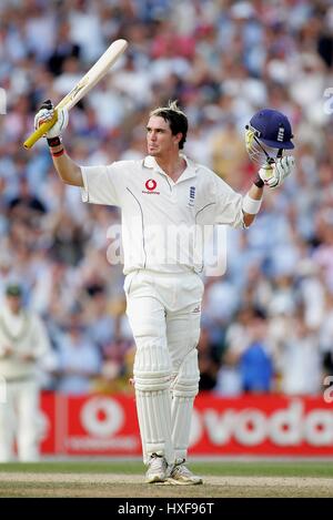 KEVIN PIETERSEN macht Jahrhundert ENGLAND V Australien die Asche Londoner BRIT OVAL 12. September 2005 Stockfoto