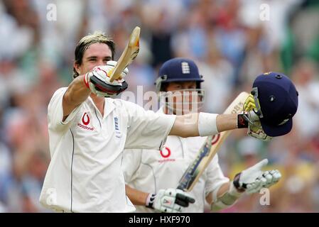 KEVIN PIETERSEN macht Jahrhundert ENGLAND V Australien die Asche Londoner BRIT OVAL 12. September 2005 Stockfoto