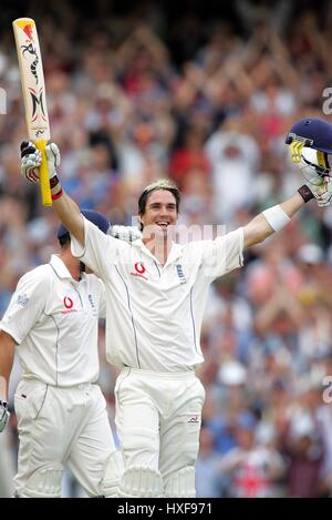 KEVIN PIETERSEN macht Jahrhundert ENGLAND V Australien die Asche Londoner BRIT OVAL 12. September 2005 Stockfoto