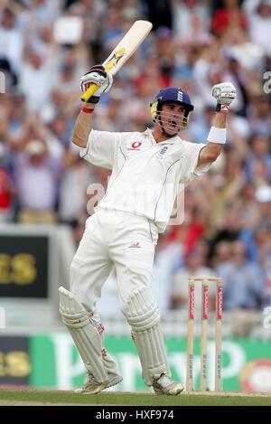 KEVIN PIETERSEN macht Jahrhundert ENGLAND V Australien die Asche Londoner BRIT OVAL 12. September 2005 Stockfoto