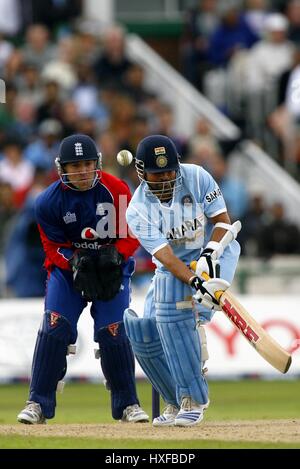 SACHIN TENDULKAR & MATT PRIOR ENGLAND V Indien OLD TRAFFORD MANCHESTER ENGLAND 30. August 2007 Stockfoto