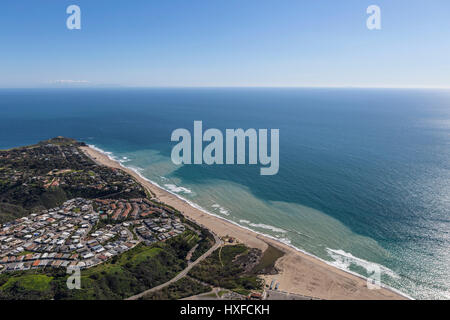 Luftaufnahme von Westward Beach, Point Dume und Zuma Beach in Malibu, Kalifornien. Stockfoto