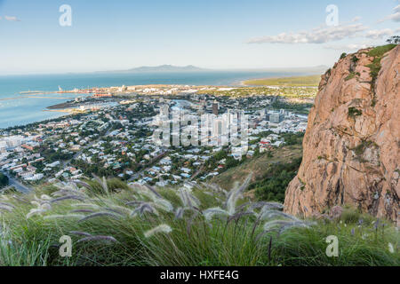 Blick vom Castle Hill von Townsville Stadt und Hafen, Nord-Queensland, Australien Stockfoto