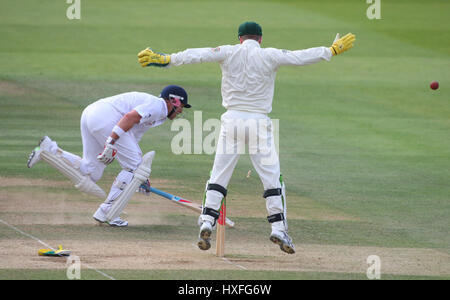 MATT PRIOR läuft aus ENGLAND V Australien LORDS LONDON ENGLAND 18. Juli 2009 Stockfoto