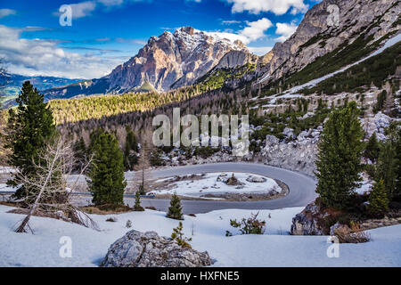 Atemberaubende Morgendämmerung das Passo Falzarego, Dolomiten, Italien Stockfoto