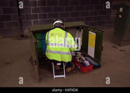 Telefon-Elektro-Ingenieur Befestigung Straße box Stockfoto