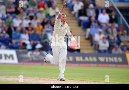 PETER SIDDLE feiert MATT P ENGLAND V Australien CARDIFF SWALEC Stadion SOPHIA Gärten WALES 8. Juli 2009 Stockfoto