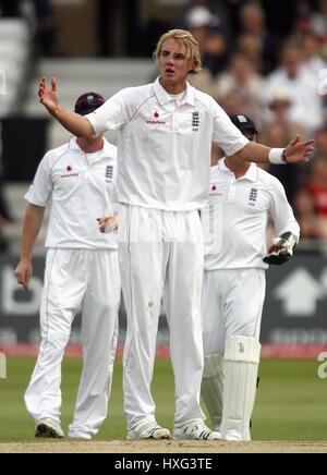 STUART BROAD ENGLAND & NOTTINGHAMSHIRE TRENT BRIDGE NOTTINGHAM ENGLAND 7. Juni 2008 Stockfoto