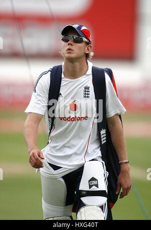 STUART BROAD ENGLAND & NOTTINGHAMSHIRE TRENT BRIDGE NOTTINGHAM ENGLAND 6. Juni 2008 Stockfoto