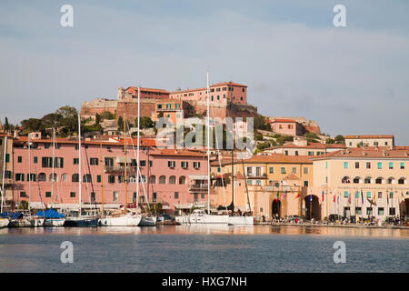 Europa, Italien, Toskana, Insel Elba, Portoferraio Dorf anzeigen mit Forte Stella (siehe oben) Stockfoto