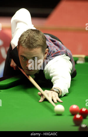 STEPHEN HENDRY Schottland SHEFFIELD SHEFFIELD 30. April 2002 Stockfoto