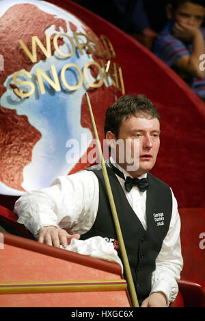 JIMMY WHITE ENGLAND Tiegel SHEFFIELD ENGLAND 23. April 2003 Stockfoto