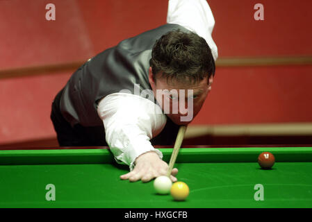 JIMMY WHITE ENGLAND Tiegel SHEFFIELD ENGLAND 22. April 2003 Stockfoto