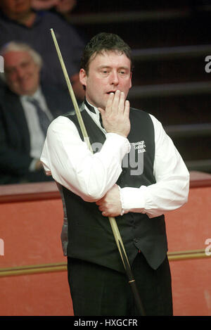 JIMMY WHITE ENGLAND Tiegel SHEFFIELD ENGLAND 22. April 2003 Stockfoto