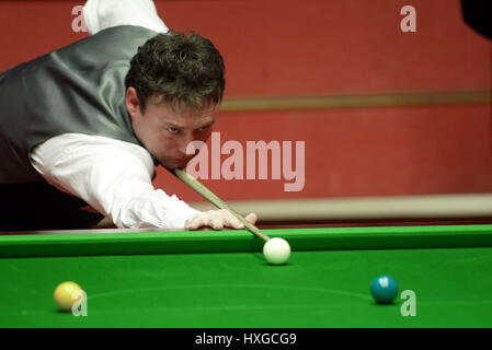 JIMMY WHITE ENGLAND Tiegel SHEFFIELD ENGLAND 22. April 2003 Stockfoto