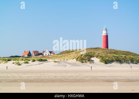 Strand, Dünen und Leuchtturm von De Cocksdorp auf West friesischen Wattenmeer Insel Texel, Niederlande Stockfoto