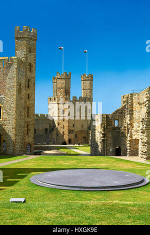 Caernarfon oder Carnarvon Castle erbaute 1283 von König Edward i. von England, Gwynedd, Nord-West-Wales Stockfoto