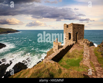 Zerstörten Motor beherbergt von Botallack Tin Mine, in der Nähe von St. Agnes, Cornwall Stockfoto