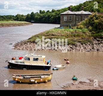 Hochwasser am Fluss Avon bei Pille in der Nähe von Bristol zeigt The Watch House mit Blick auf den Fluss und Hafen Stockfoto