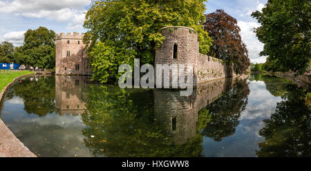 Des Bischofs Palast und Graben in die Stadt der Brunnen Somerset UK Stockfoto