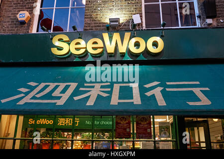 SeeWoo Supermarkt in der Lisle Street in Chinatown in London, England, Vereinigtes Königreich UK Stockfoto