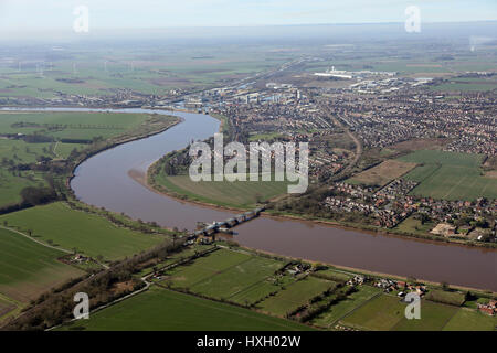 Luftaufnahme von Goole swing Bridge und Fluss Ouse, East Yorkshire, UK Stockfoto