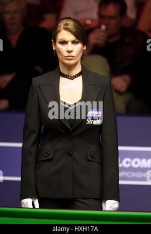 MICHAELA TABB SNOOKER Schiedsrichter die Tiegel SHEFFIELD ENGLAND 22. April 2009 Stockfoto