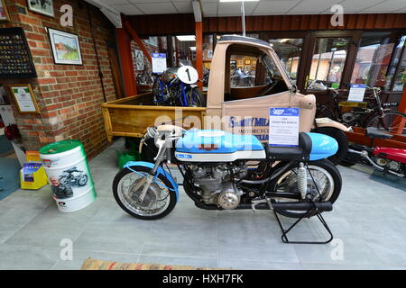 Ein Oldtimer Motorrad in einem Museum im Vereinigten Königreich Stockfoto