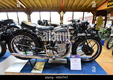 Ein Oldtimer Motorrad in einem Museum im Vereinigten Königreich Stockfoto