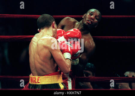 PAUL INGLE V JUNIOR JONES MADDISON SQUARE GARDEN 29. April 2000 Stockfoto