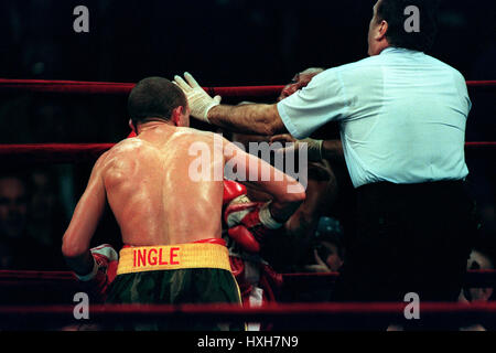 PAUL INGLE V JUNIOR JONES MADDISON SQUARE GARDEN 29. April 2000 Stockfoto