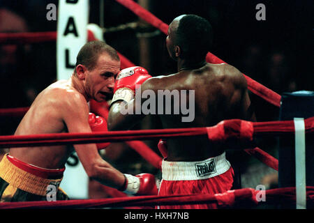 PAUL INGLE V JUNIOR JONES MADDISON SQUARE GARDEN 29. April 2000 Stockfoto