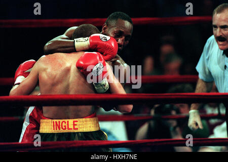 PAUL INGLE V JUNIOR JONES MADDISON SQUARE GARDEN 29. April 2000 Stockfoto