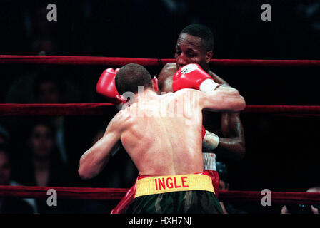 PAUL INGLE V JUNIOR JONES MADDISON SQUARE GARDEN 29. April 2000 Stockfoto