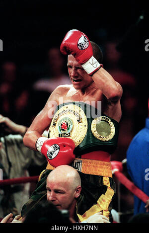 PAUL INGLE V JUNIOR JONES MADDISON SQUARE GARDEN 29. April 2000 Stockfoto