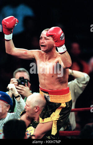 PAUL INGLE V JUNIOR JONES MADDISON SQUARE GARDEN 29. April 2000 Stockfoto