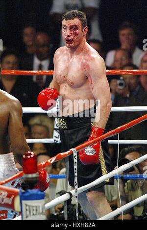 VITALI KLITSCHKO LEWIS V KLITSCHKO STAPLES Center LOS ANGELES USA 21. Juni 2003 Stockfoto