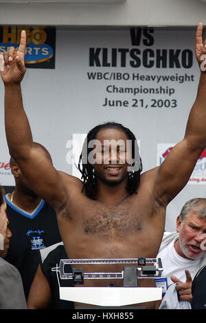 LENNOX LEWIS BOXER STAPLES Center LOS ANGELES USA 19. Juni 2003 Stockfoto